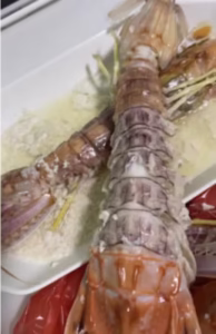 Click to view full screen Langostas Mantis Gigantes Vivas - Enviadas con Oxígeno para Máxima Frescura photo review